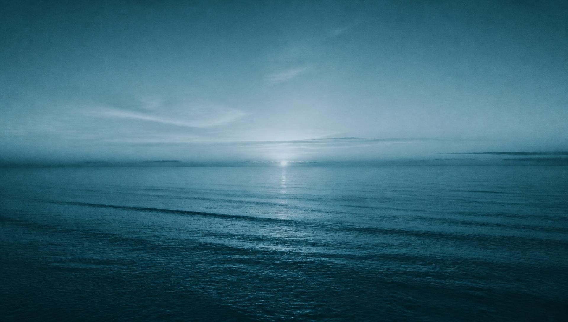 Calm ocean horizon at first light
